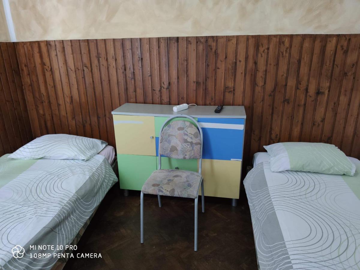 Alfredo Hostel Craiova Buitenkant foto
