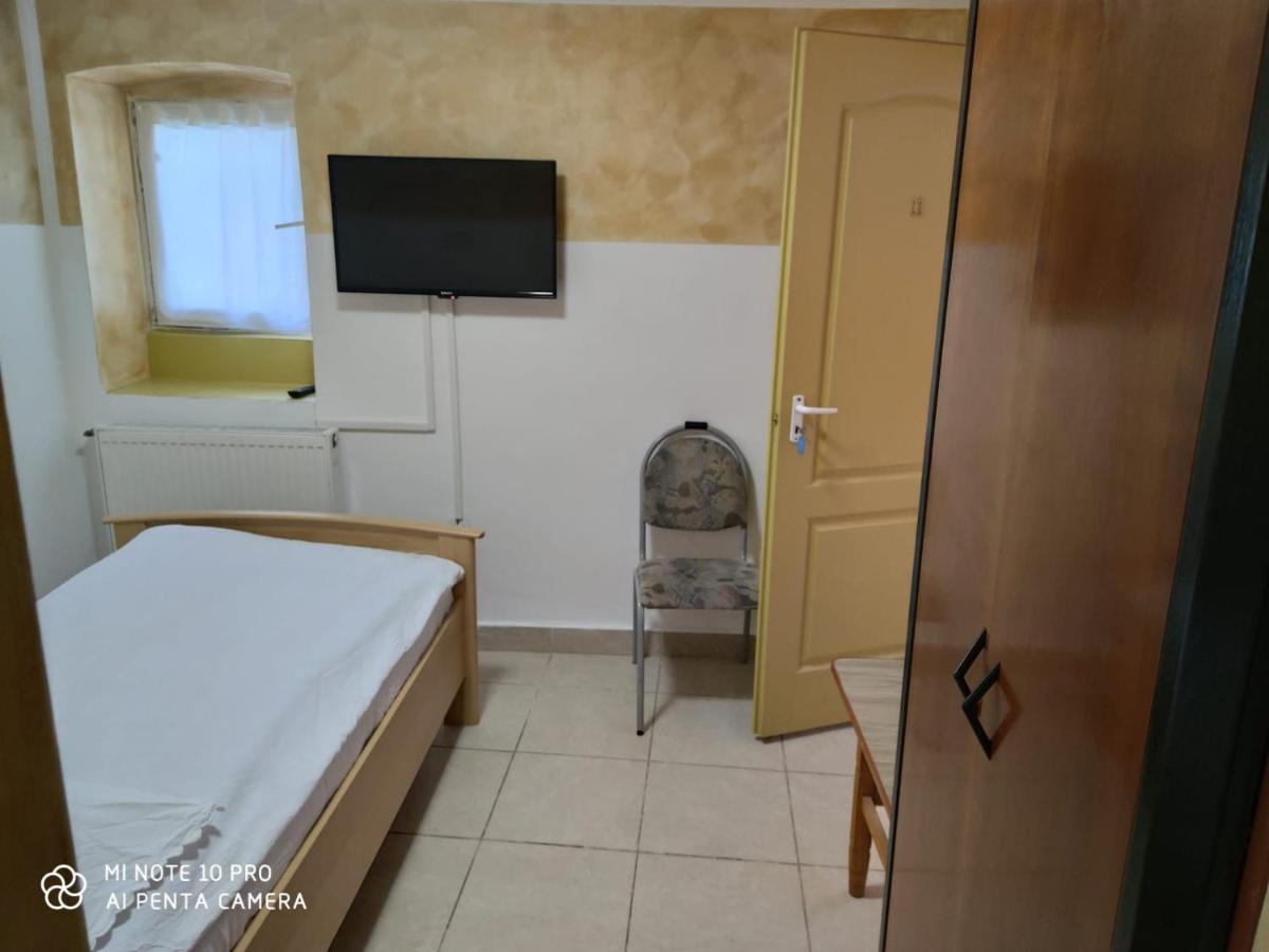 Alfredo Hostel Craiova Buitenkant foto