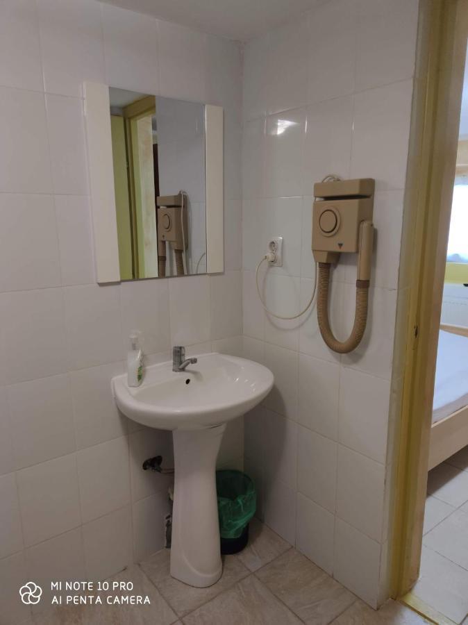 Alfredo Hostel Craiova Buitenkant foto