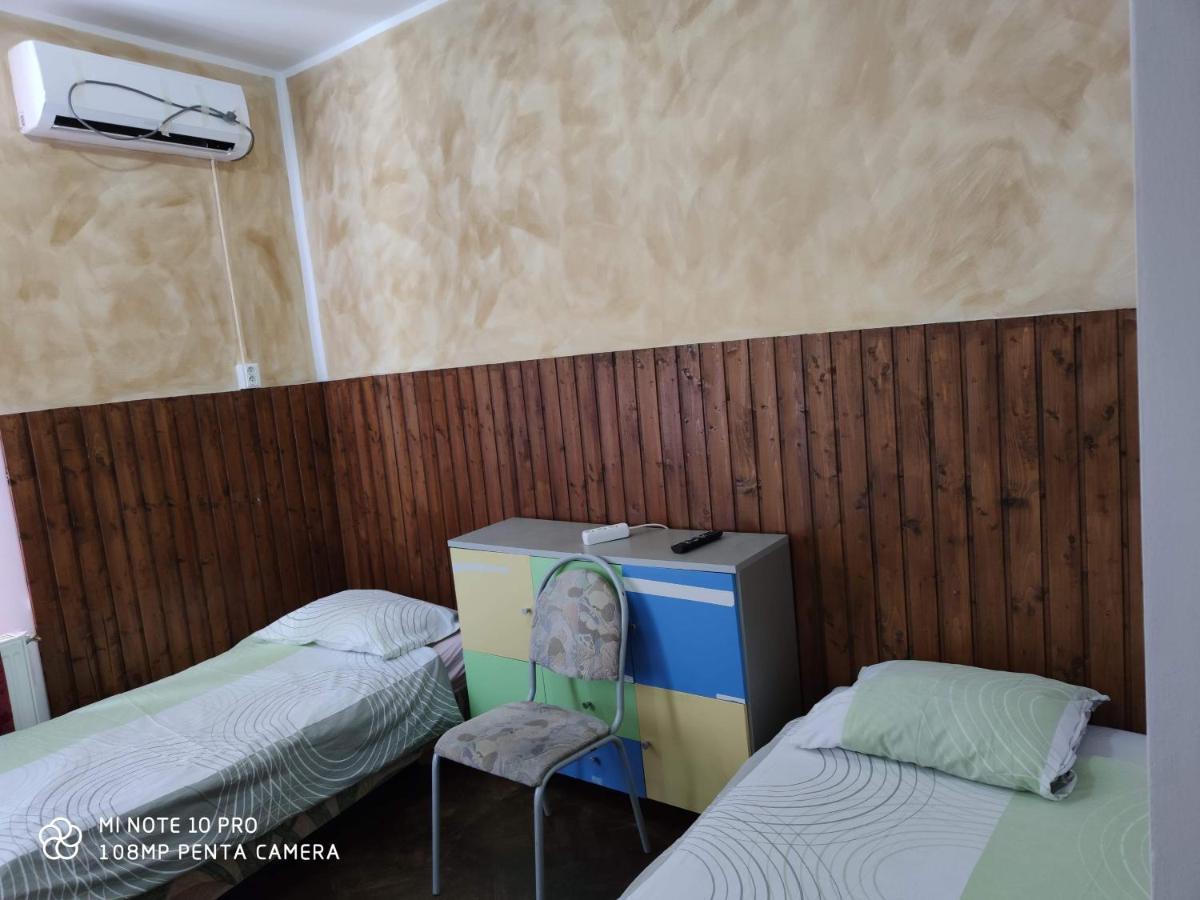 Alfredo Hostel Craiova Buitenkant foto