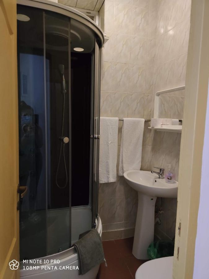 Alfredo Hostel Craiova Buitenkant foto