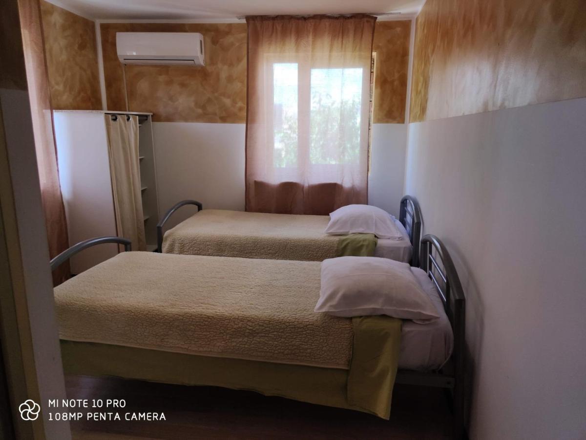 Alfredo Hostel Craiova Buitenkant foto